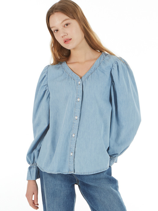 UP-181 V네크 퍼프소매 데님블라우스 라이트블루 _ V NECK PUFF SLEEVE DENIM BLOUSE LIGHT BLUE