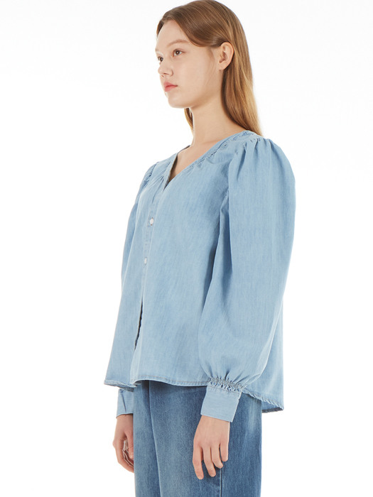 UP-181 V네크 퍼프소매 데님블라우스 라이트블루 _ V NECK PUFF SLEEVE DENIM BLOUSE LIGHT BLUE