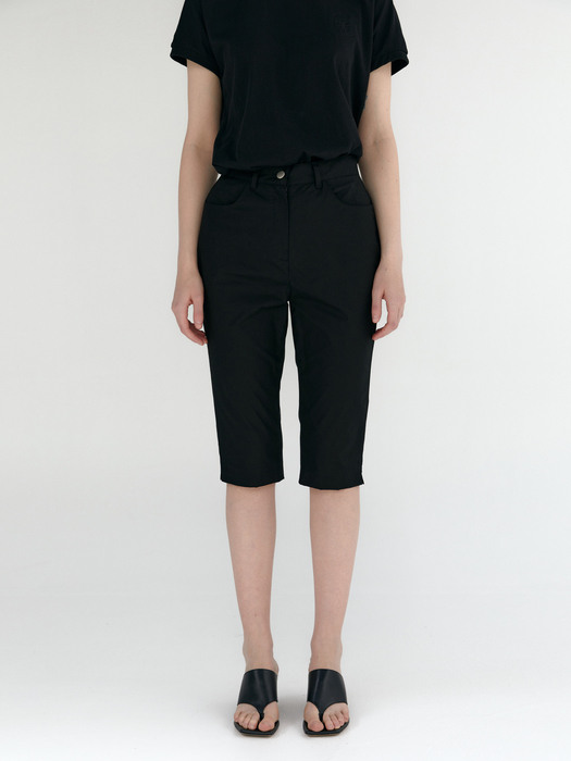 COTTON SLIM MID SHORTS_BLACK