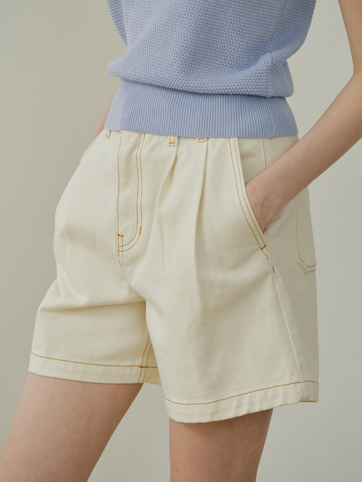 denim tuck shorts (ecru)