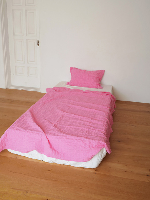 Pink ripple blanket