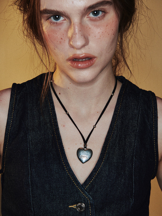 Soft Heart Suede Necklace / Black