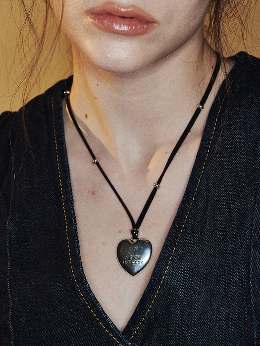 Soft Heart Suede Necklace / Black