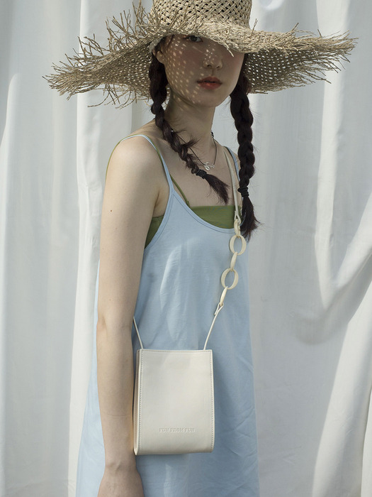 Chain Pointed Toast Bag_Ivory