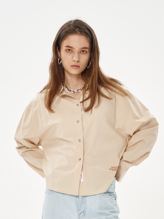 OVER FIT EMBROIDERY REVERSE W/S CROP BROWN SHIRT
