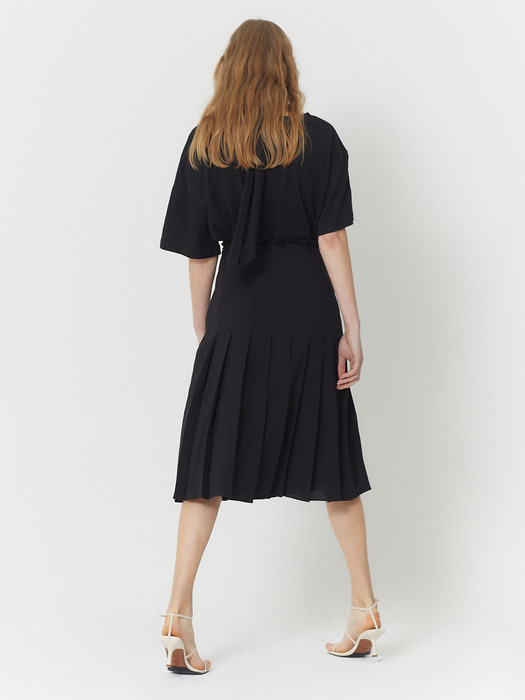 ONE WAY PLEATS SKIRT_BLACK