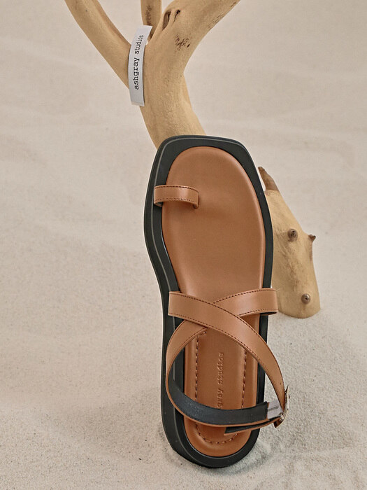 1530 Hanii Strap Flip Flops Sandal_Brown