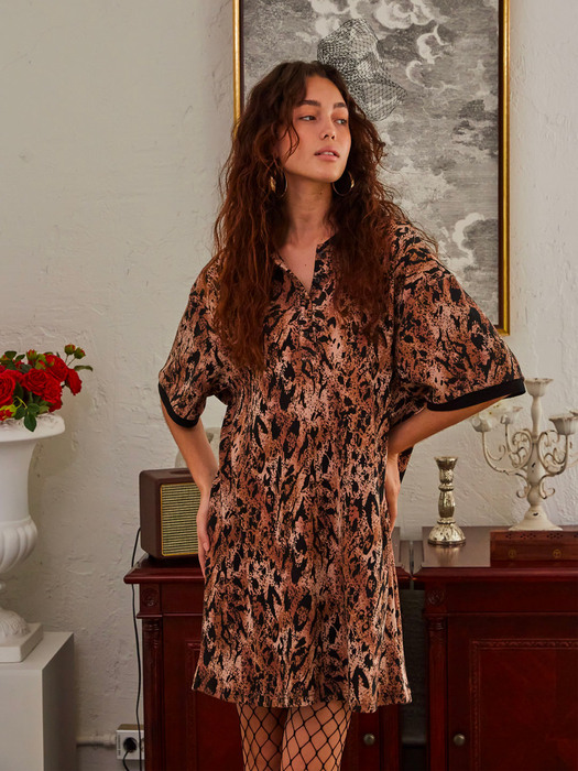 comfortable leopard collar dress