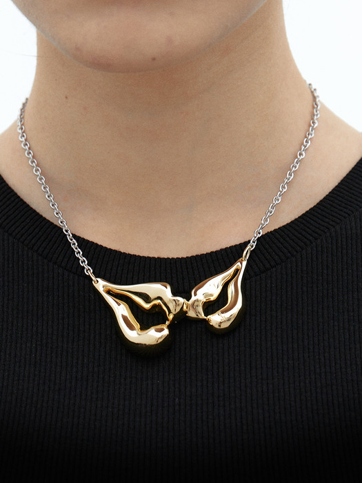 Heart lips necklace