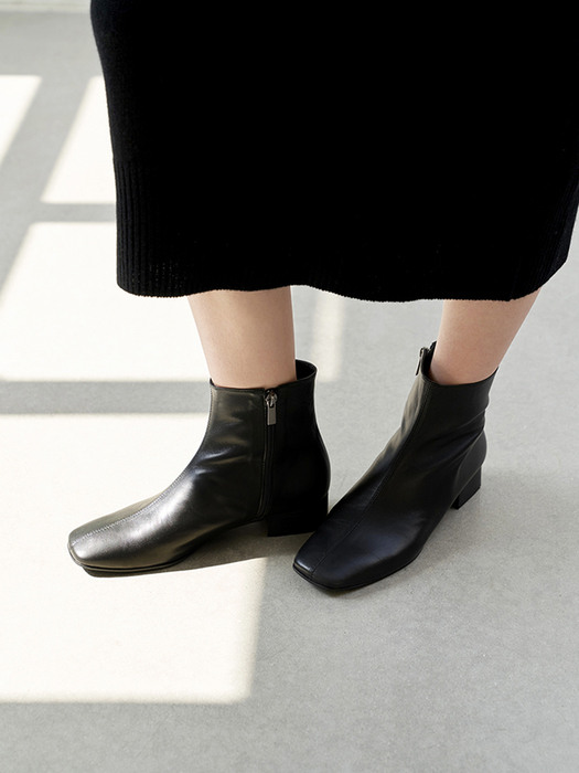 SQUARE TOE STITCHES ANKLE BOOTS [BLACK]