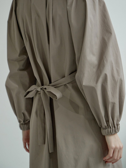 핀 턱 디테일 셔츠 드레스 코코아 / PIN TUCK DETAIL SHIRT DRESS COCOA