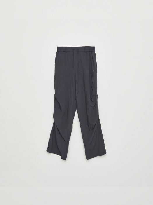 SIDE TUCK BANDING PANTS IN CHARCOAL