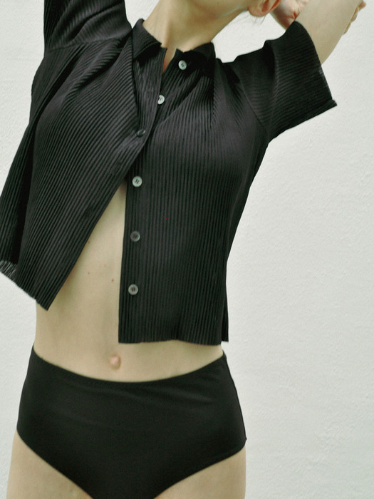 Wrinkled half shirt / Black