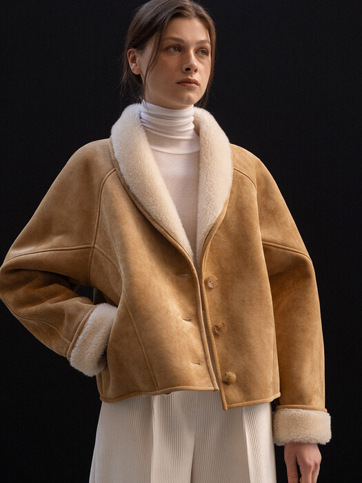 signature shearling jacket (beige)