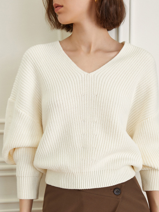 YY_V-neck wool knit sweater