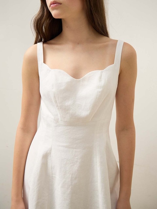 Faven Scallop Neck Linen Minidress (White)
