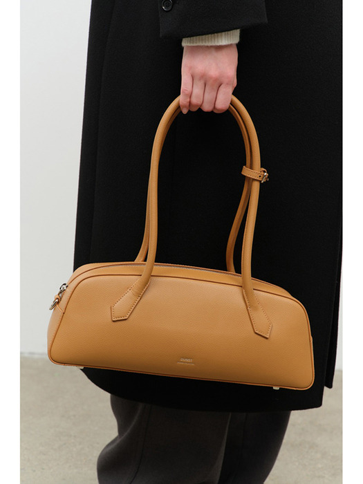 BAGUETTE SHOULDER BAG CARAMEL_UDBA4F205CM