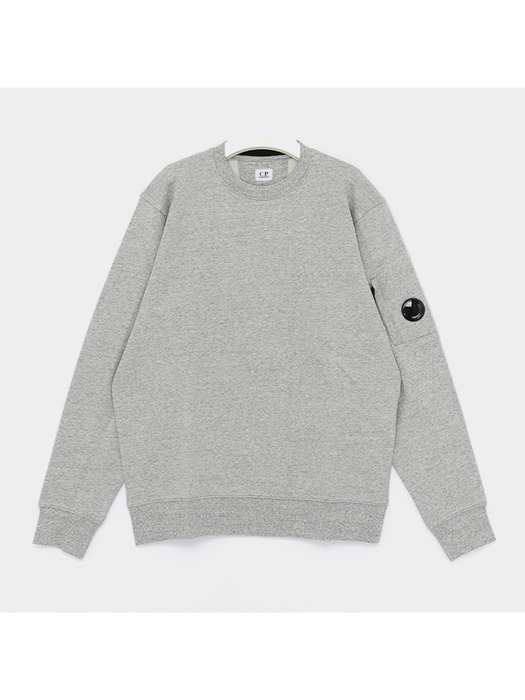 CP컴퍼니 25SS 렌즈와펜 라이즈드 플리스 스웨트 남성 맨투맨 18CMSS023A 005086W M94