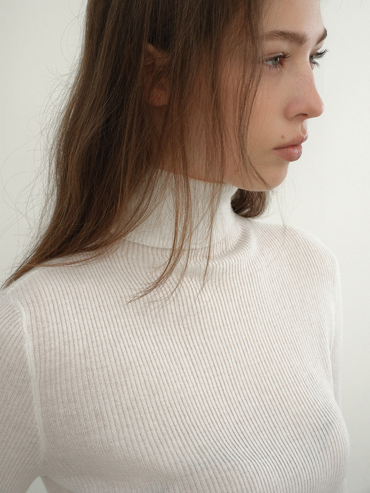 Essential Fluid Turtleneck (Ivory)