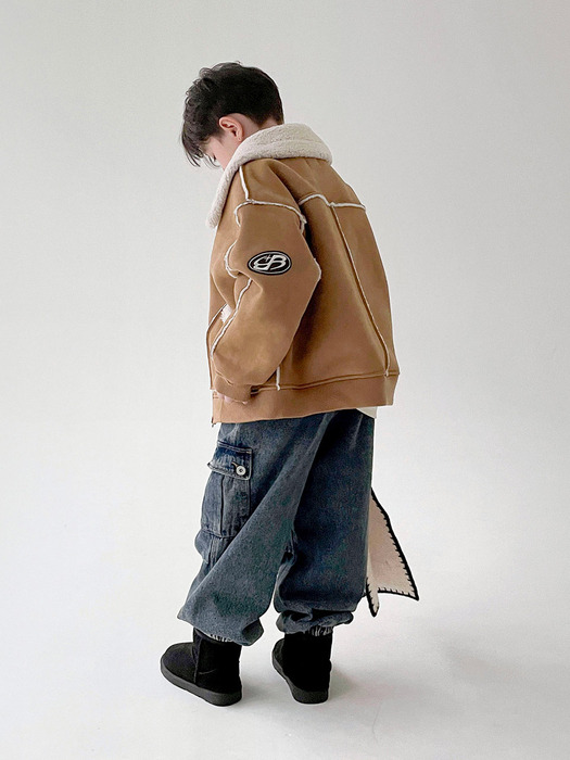 런던 웨스턴 무스탕