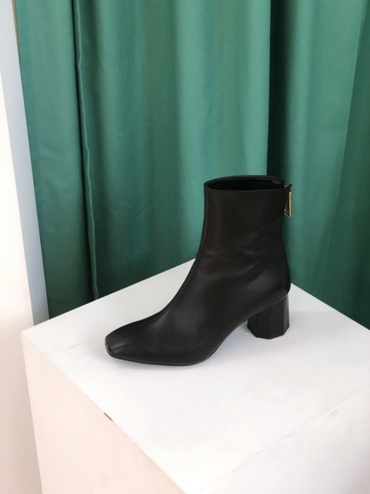 luxe square black heel ankle boots black