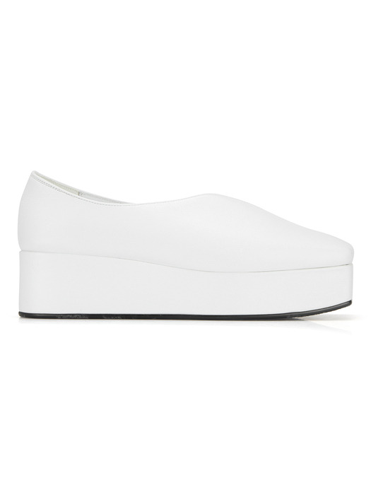 Streamlined Squared toe platforms | White