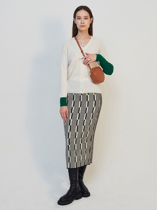 REVERSIBLE CABLE-KNIT SKIRT