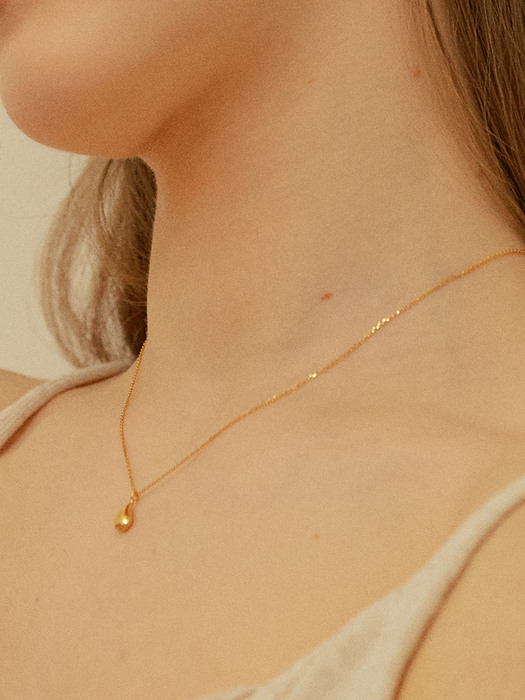 Tiny Waterdrop Necklace