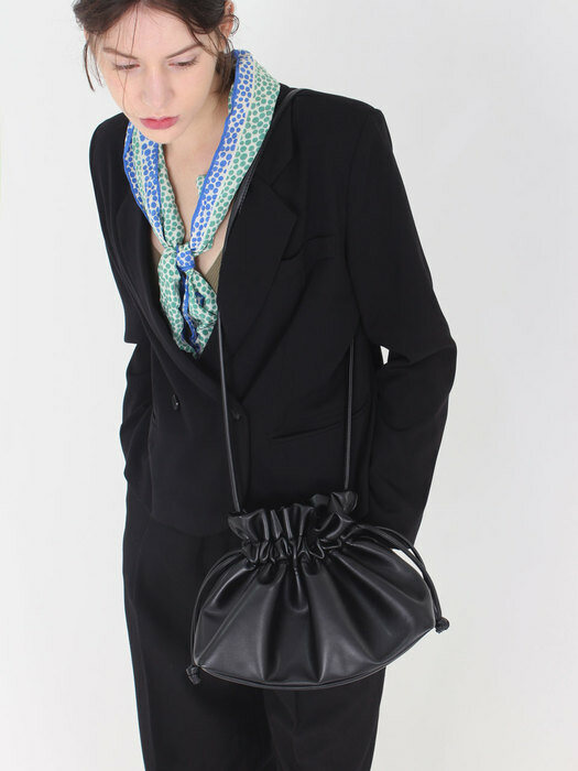 String shoulder bag [Black]