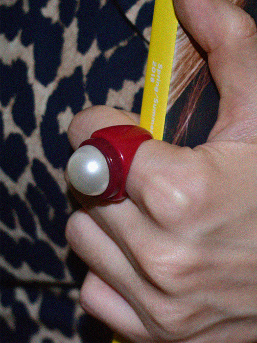 Pearl Oyster Ring (Chilli)