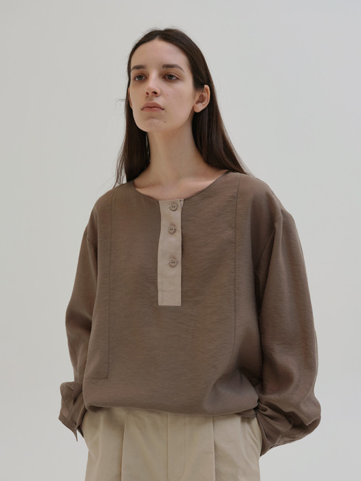 round blouse (khaki)