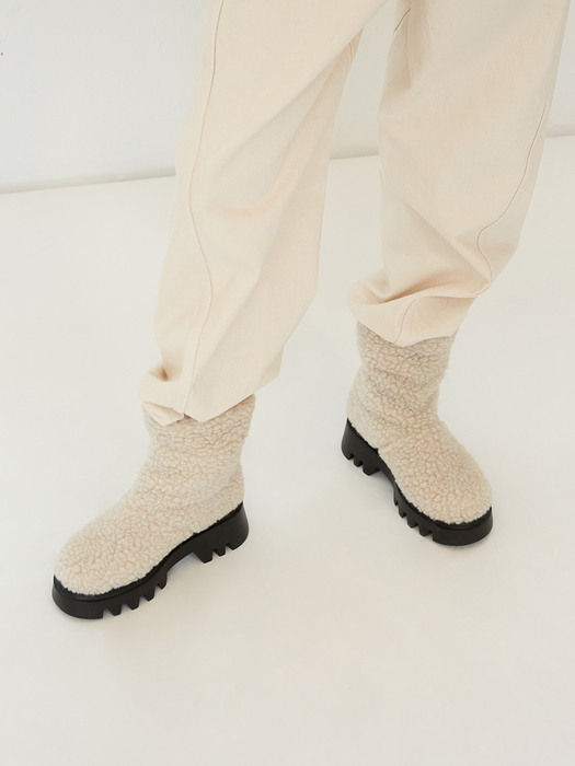 Lucas Shearling Boots Ivory