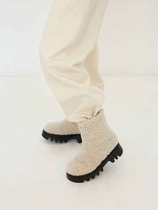 Lucas Shearling Boots Ivory