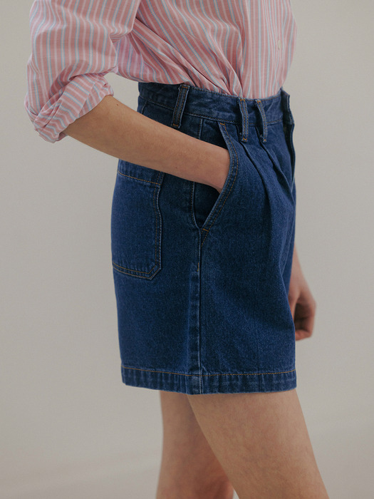 denim tuck shorts (classic blue)