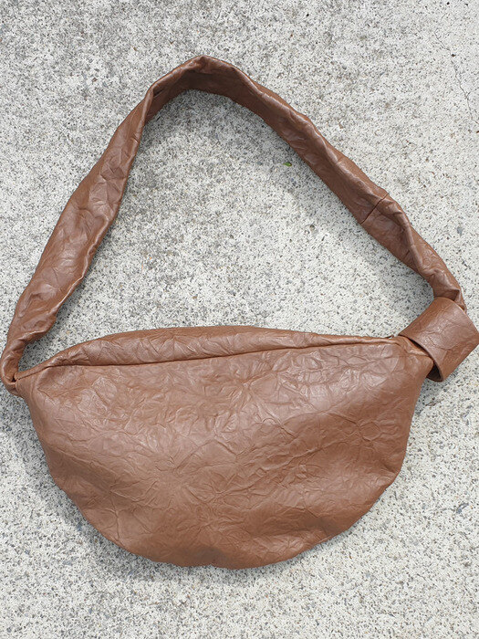 Baguette Leather Cross Bag(HOBO)/ Toffee
