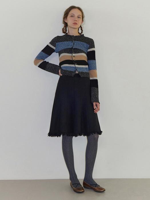 Stripe cropped knit cardigan. Black