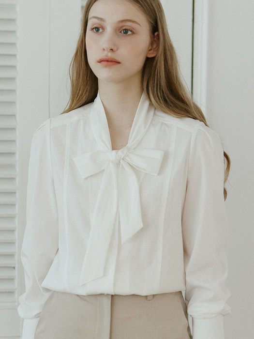 V-neck Tie Blouse - Off White