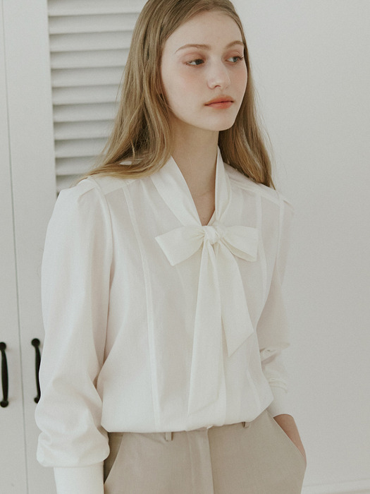 V-neck Tie Blouse - Off White