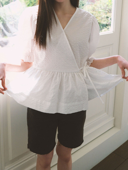 moui Seersucker wrap blouse (WHITE)