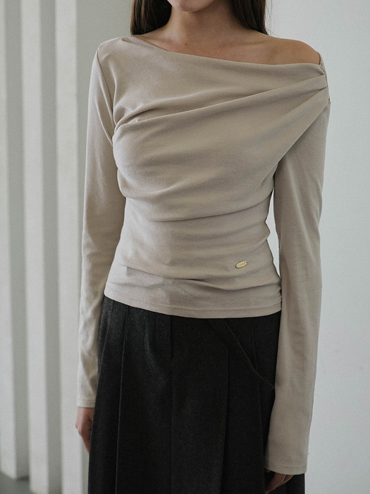 One Off-shoulder Sleeve [Beige]