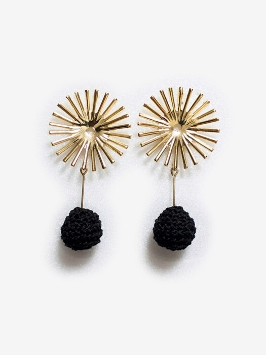Time and Space (BLACK) knit earring