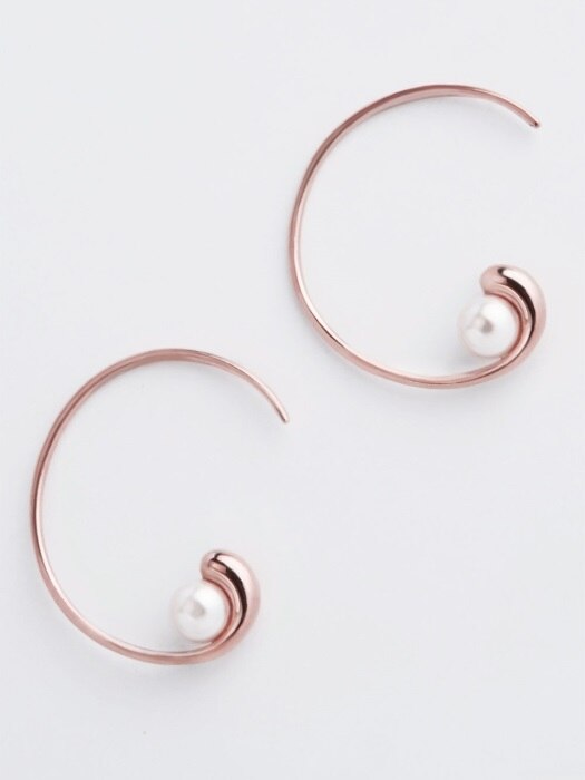 Single Pearl half Ring Earring