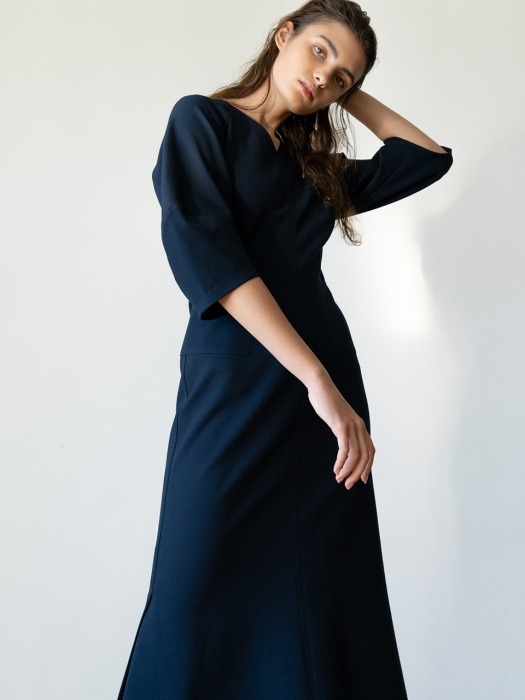 Volume sleeved dress