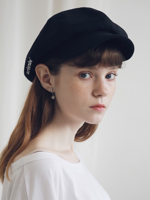 LOGO EMBROIDERY NEWSBOY CAP AAC191003-BK