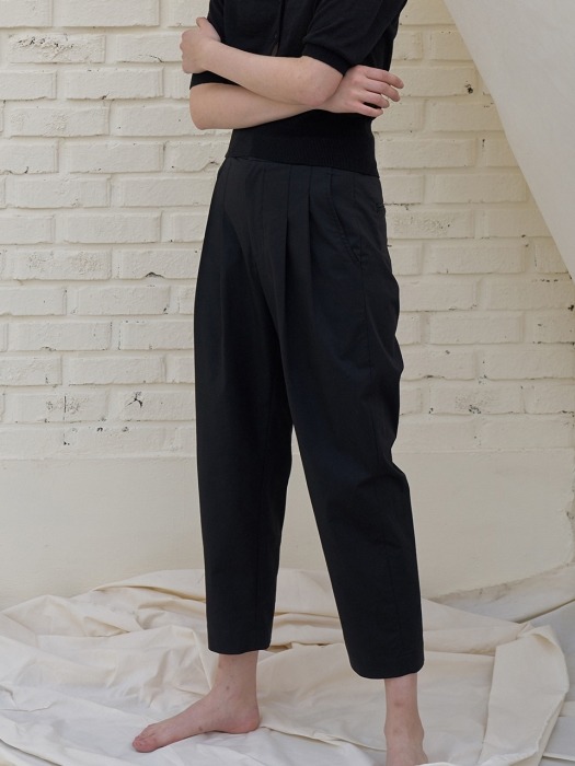 Cotton tuck pants (black)