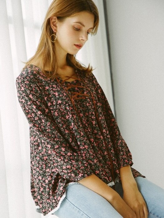 Lace Eyelet Blouse_Black