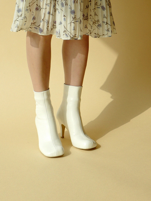Freya Soft Boots in Pure White