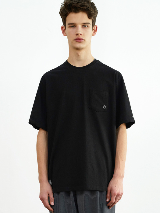 SIGNATURE EMBROIDERY POCKET TEE - BLACK