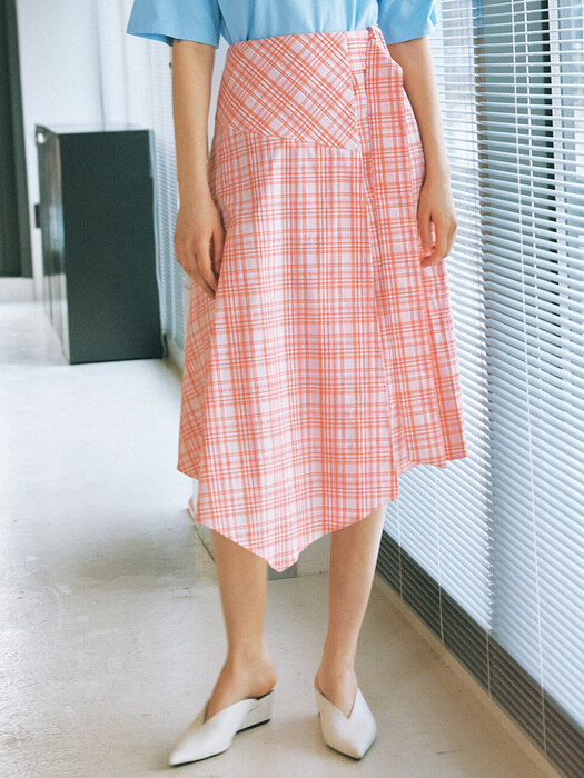 BELLA BELTED CHECK WRAP SKIRT_RED (EEOO2SKR01W)