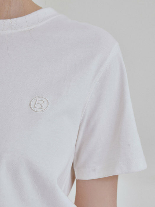 re_l logo round t-shirt (white)